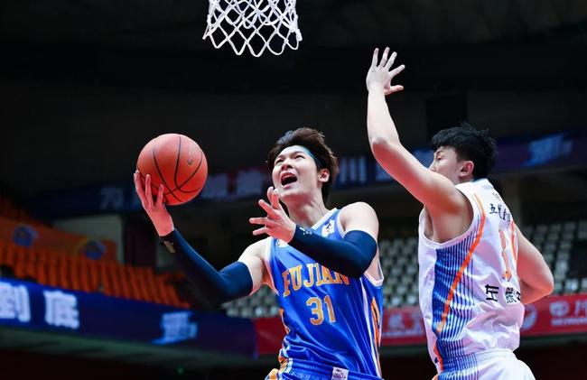 九游体育app-关于北京首钢发布备战花絮，清晨造点机会，西甲任务艰巨，赛程密集仍需轮换的信息