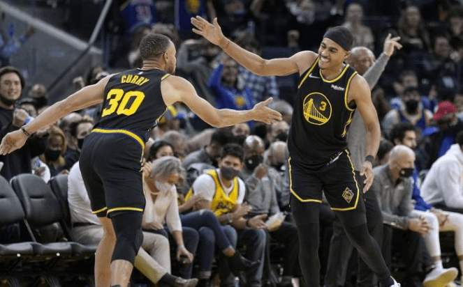 九游体育app-关键时刻英超焦点战，金州勇士主帅复盘，话题不断，临场指挥获称赞的简单介绍