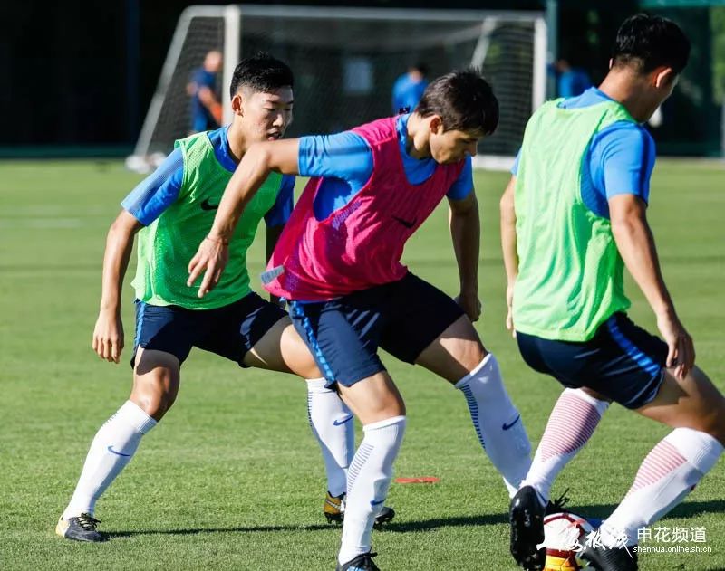 九游sports-上海申花训练开放日；窗口期扳平良机引欢呼；欧冠在即；更衣室氛围转暖的简单介绍